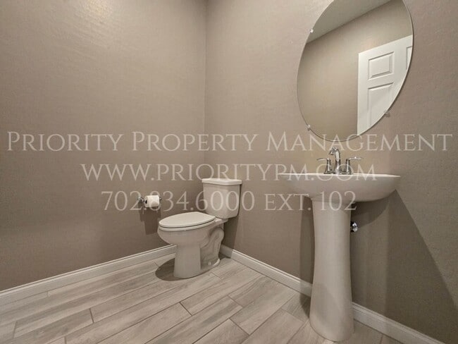 Building Photo - 738 Briar Knoll Dr
