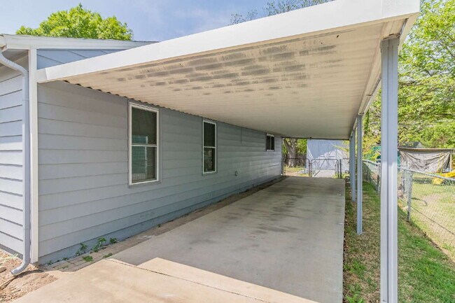 Building Photo - Beautiful home in a great location
