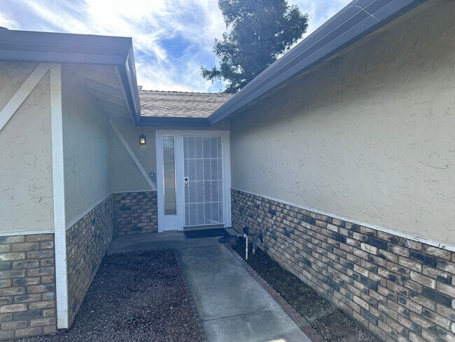 Building Photo - Excellent Florin Area 3bd/2bath home updated and nice!