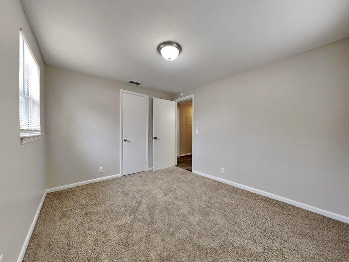 Building Photo - 5916 Ensenada Rd