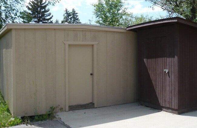 Building Photo - 25 E 960 S