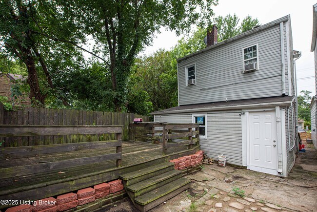 Building Photo - 933 Vine St