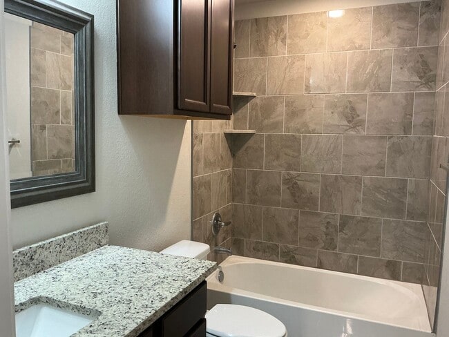 Building Photo - AVAILABLE NOW! 4-Bed 3-bath in Creek Meadows