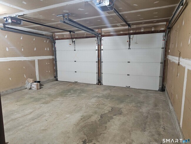 Building Photo - 151 Shelter Rock Rd