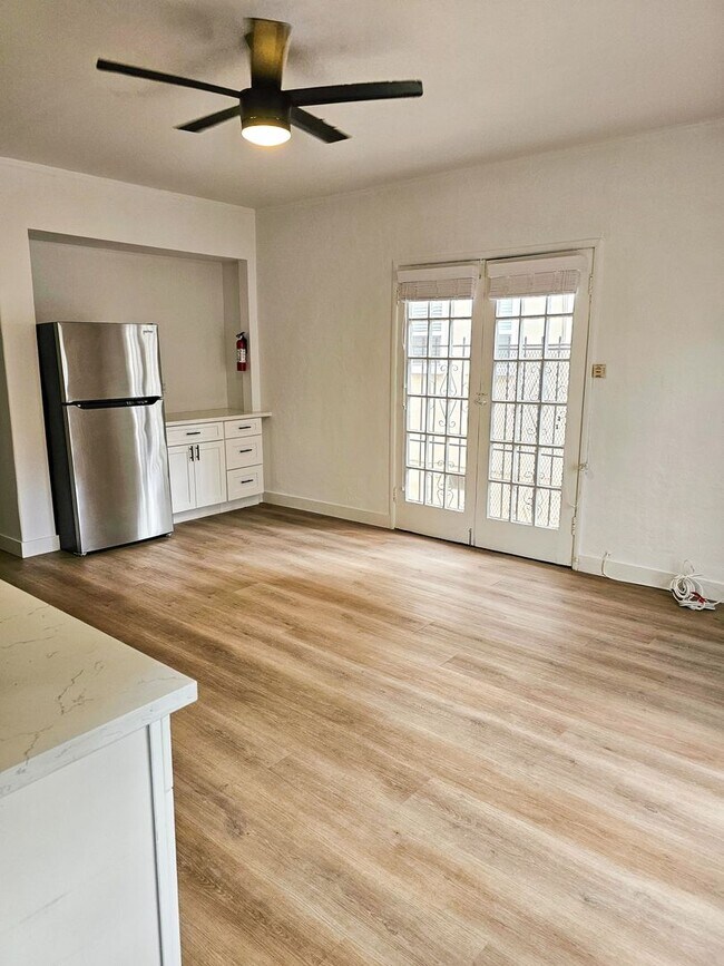 Interior Photo - 6439 Orange St