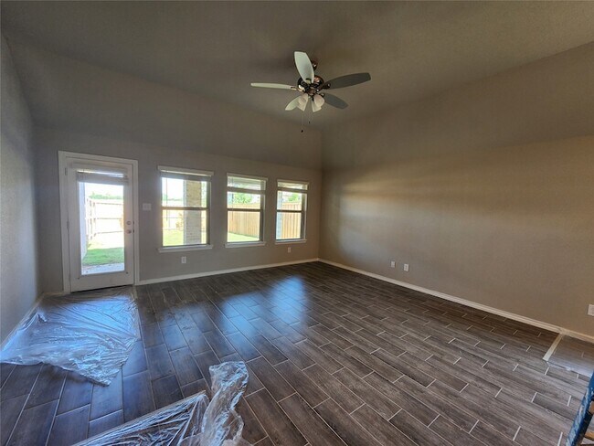 Building Photo - 355 Freestall Dr