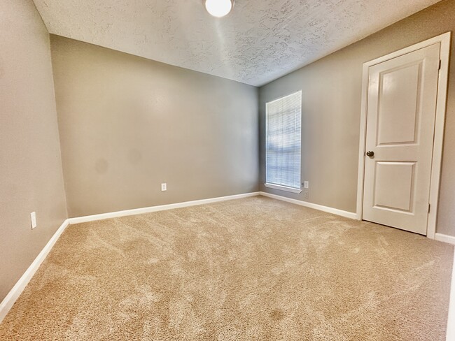 Building Photo - 7711 Water Park Ln