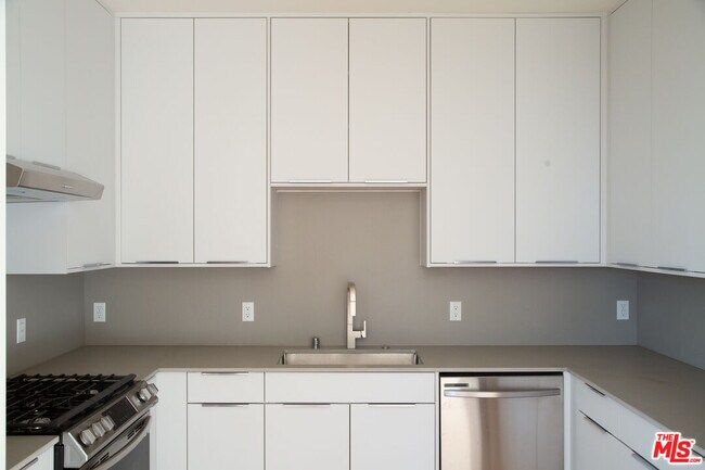 Building Photo - 4826 Franklin Ave