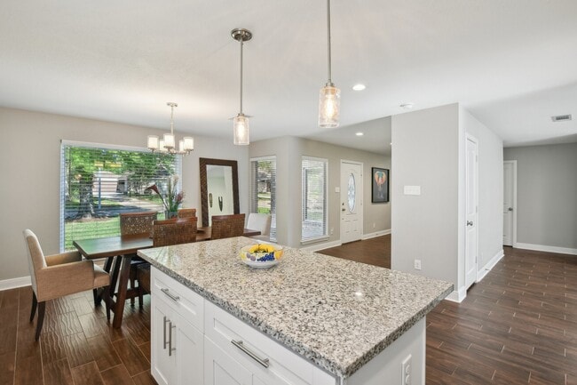 Building Photo - 1006 Glacier Hill Dr