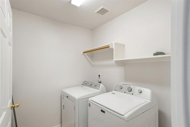Building Photo - 1617 Gaylord Dr