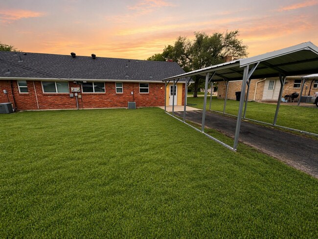 Building Photo - AVAILABLE NOW; APPLY TODAY ON OUR WEBSITE!!