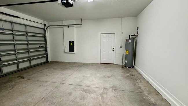 Building Photo - 10815 Fanning Spgs Ct