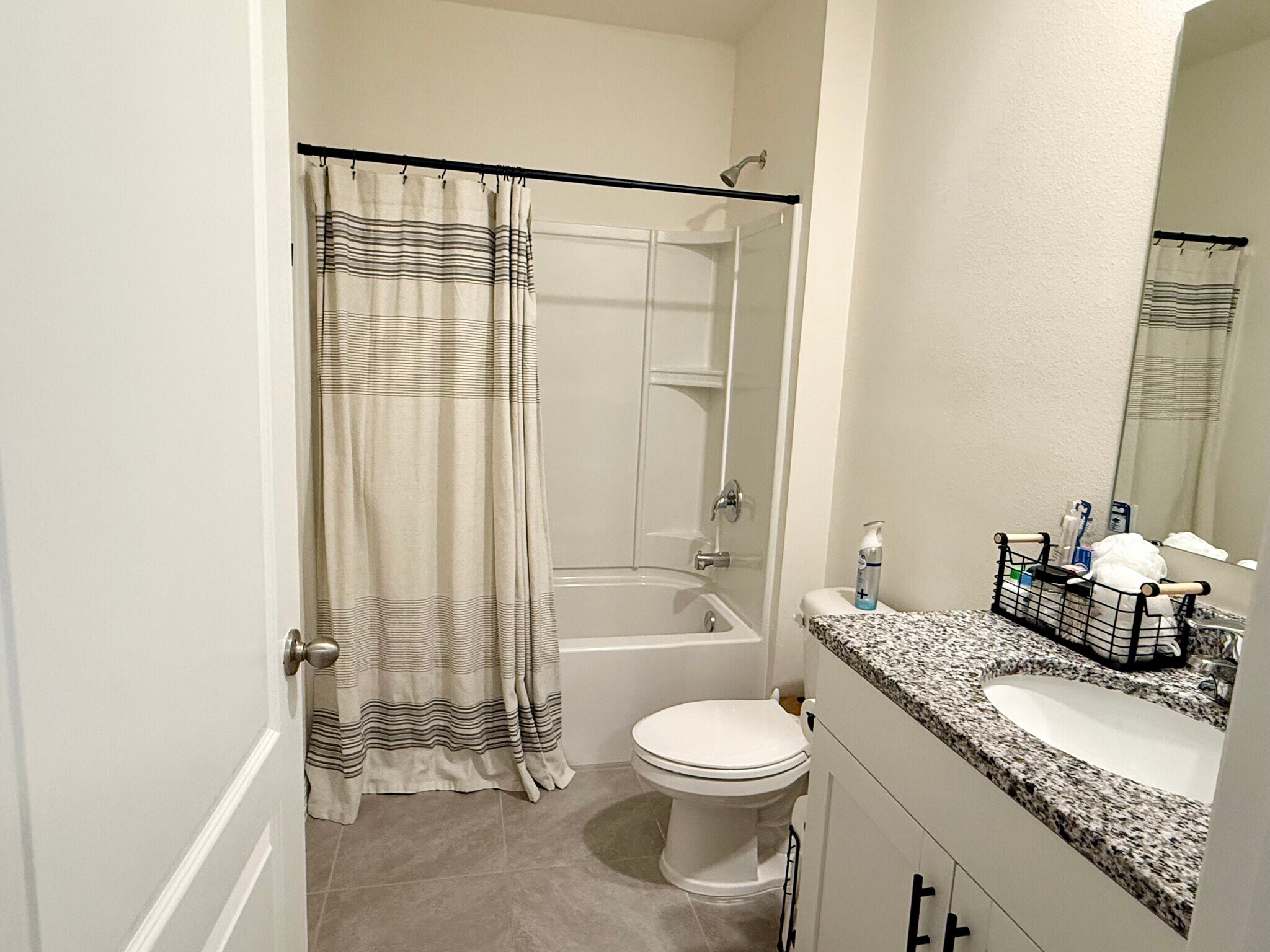 Building Photo - 13 Melogold Dr