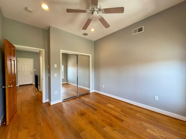 Building Photo - Spacious 3-Bedroom Townhome with Modern Am...