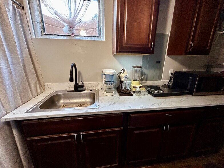 Kitchen - 1908 Kessler Blvd North Dr