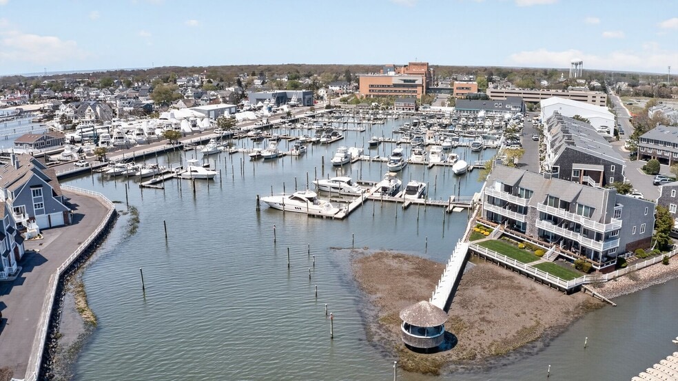 Building Photo - 1401 Harbour Cv S