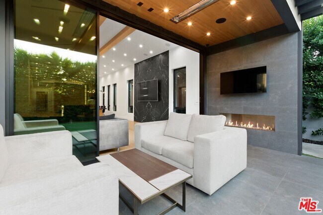 Building Photo - 4803 Lemona Ave