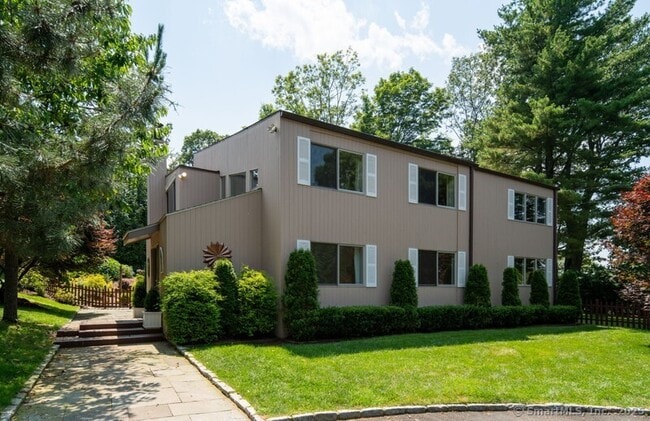 Building Photo - 17 Ferry Ln