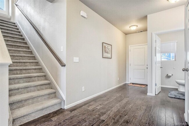 Building Photo - A Gorgeous 3 Bed 3 Bath Home in Desirable ...