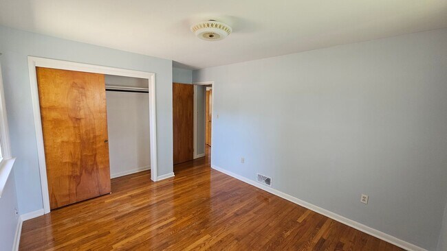 Building Photo - JUST REDUCED!  4 Bedroom Single Family Home