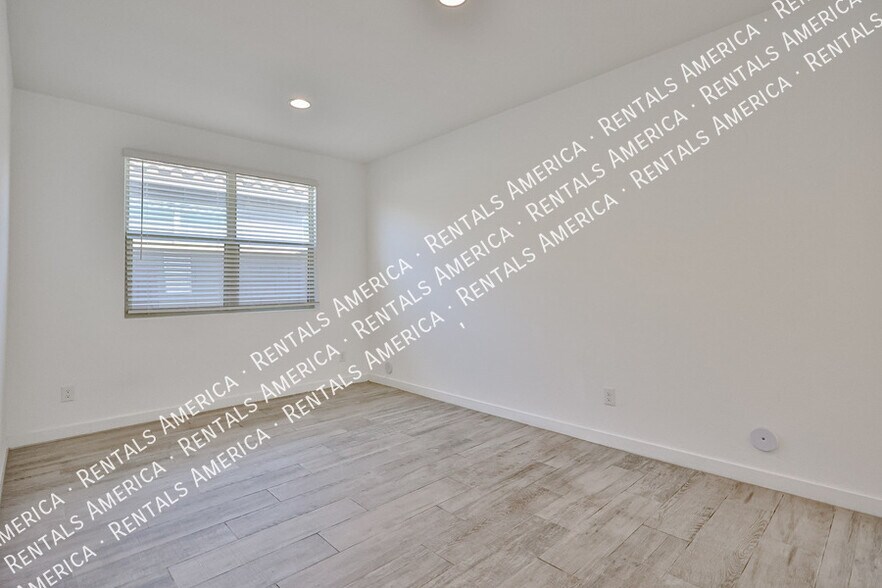 Building Photo - 1625 W la Mirada Dr