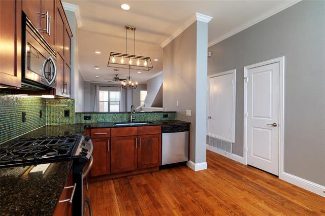 Building Photo - 724 Skyline Bluff Ct