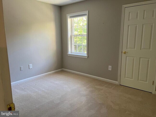 Building Photo - 10220 Cedar Pond Dr