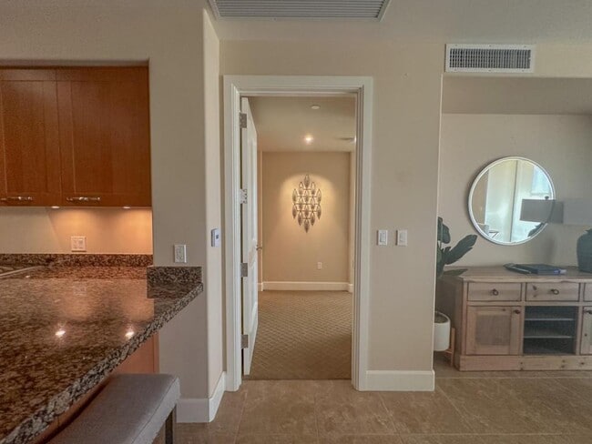 Building Photo - 5068 Scholarship