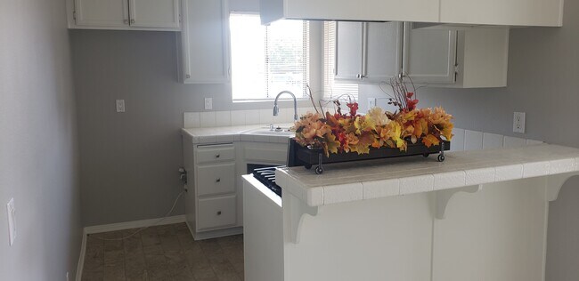 Kitchen - 3185 Los Robles Rd