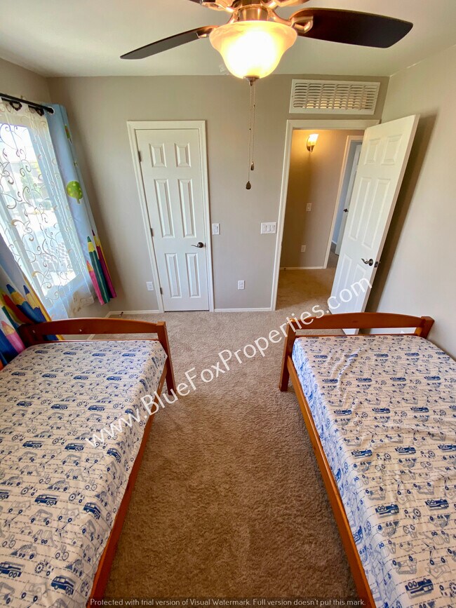 Building Photo - 9009 W Rolling Springs Dr