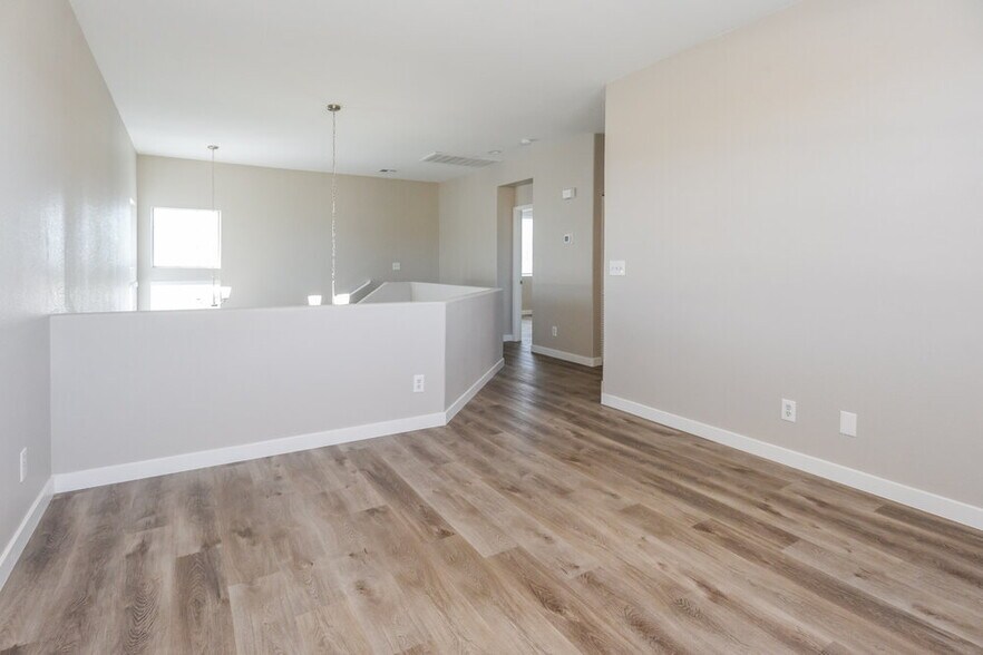 Building Photo - 7534 Luna Del Rey St