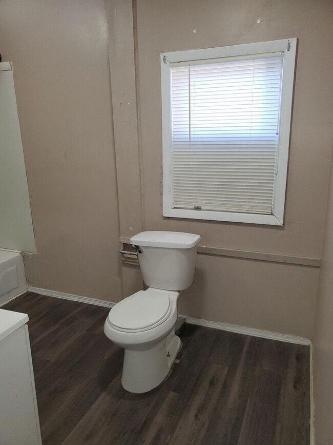 Building Photo - Charming 1-Bedroom Apartment in the Heart ...