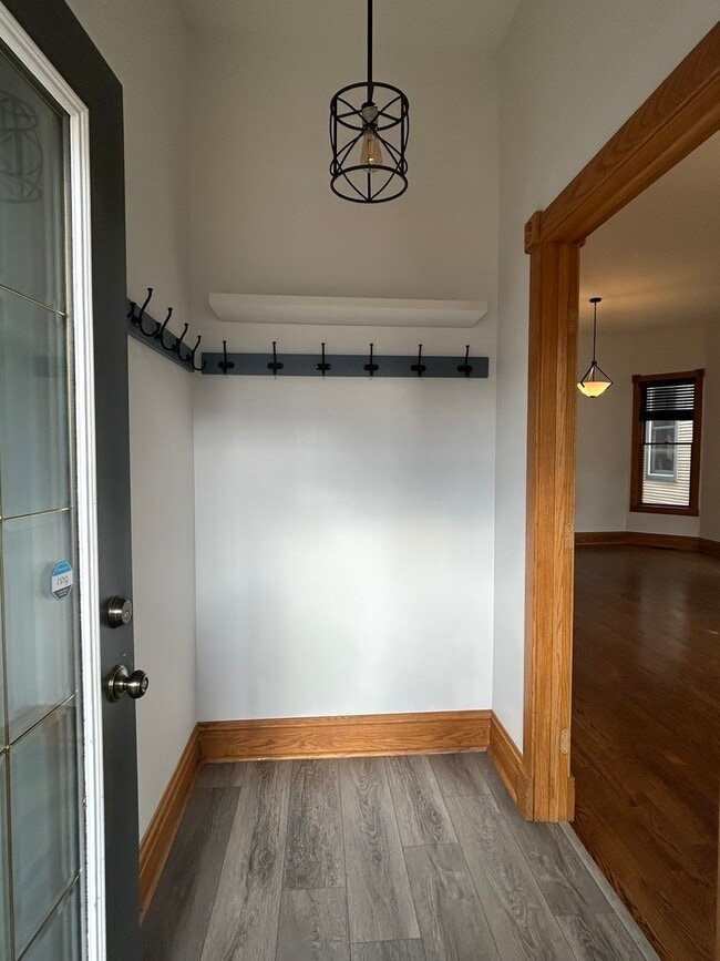 Building Photo - 1926 W Warner Ave