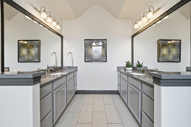 Building Photo - 8729 Vantage Point Dr