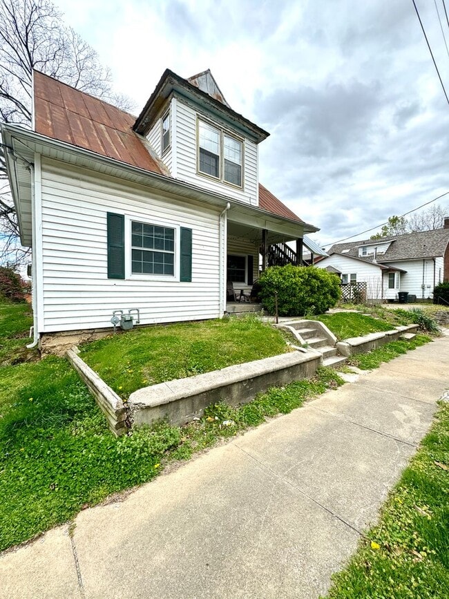 Building Photo - 316 N Sprigg St