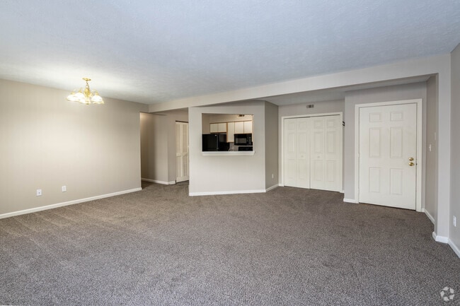 2BR, 1BA - 1,000SF - Dining Area - Woodrun Apartments