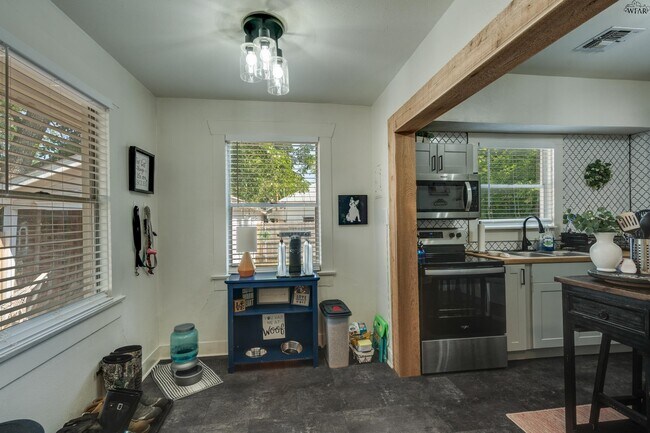 Building Photo - 1113 Taylor St