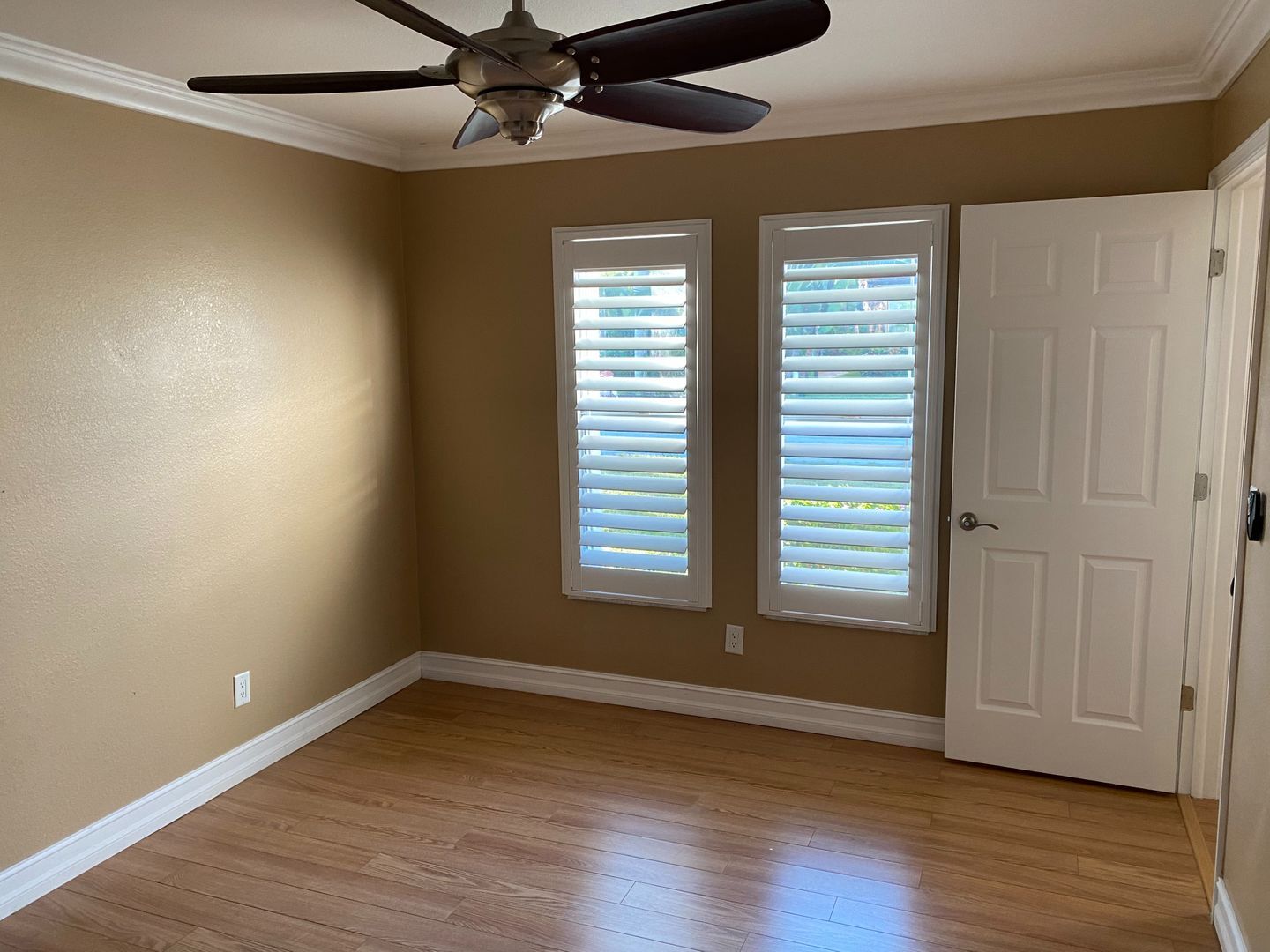 Building Photo - COMING SOON: Gorgeous, remodeled DIRECT ACCESS: 3 bedroom 2 bathroom water front home