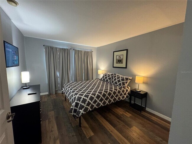 Building Photo - 2802 Club Cortile Cir