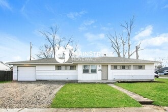 Building Photo - 3 Bedroom Pet-Friendly Home in Indianapolis, IN with Main Street Renewal