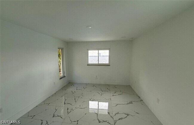 Building Photo - 111 E North Shore Ave