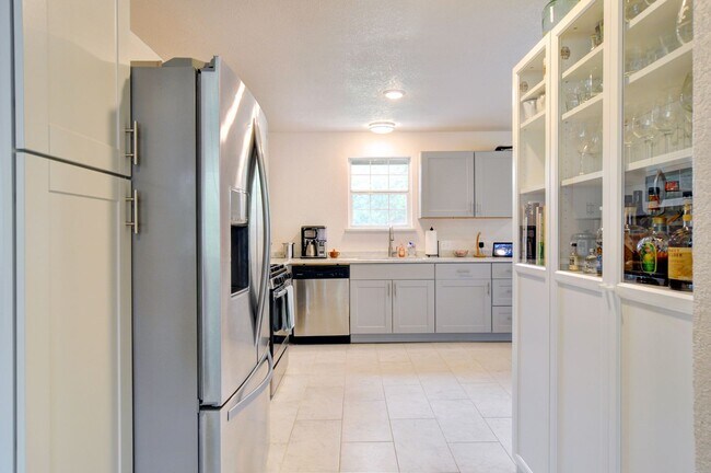 Building Photo - 5421 Fursman Ave