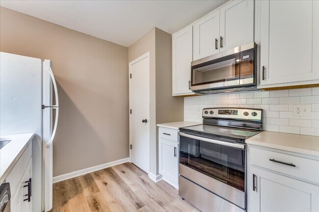 Building Photo - Cozy 2 bedroom 1 bathroom in Southeast Wichita