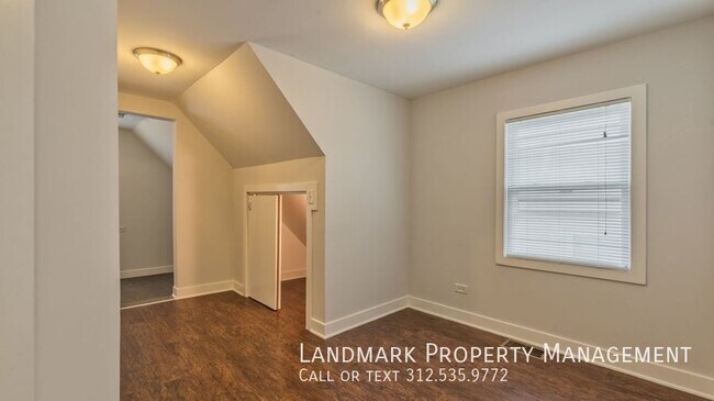 Building Photo - 2833 N Avers Ave