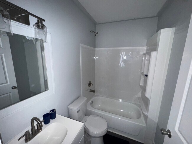 Building Photo - 9 N Colorado Ave