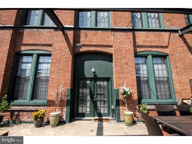 Building Photo - 200 Lincoln Ave