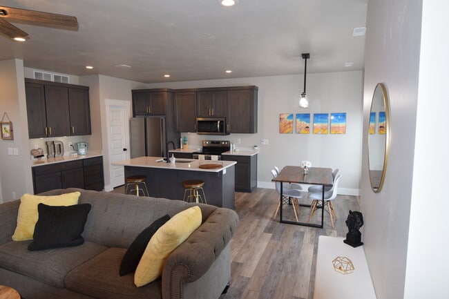 Primary Photo - 2929 Sunburst Dr