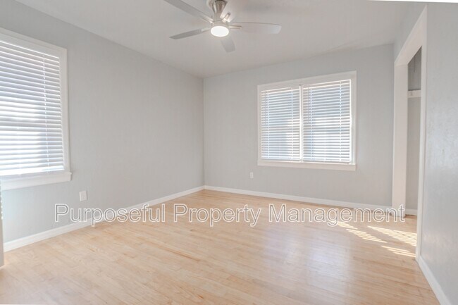 Building Photo - 4712 N Sterling Ave