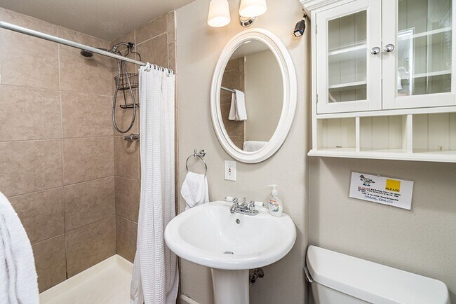 Building Photo - 139 SE Heyburn St