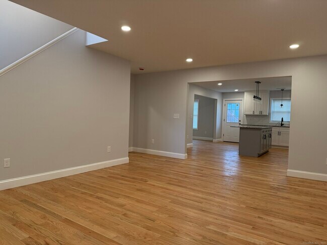 Building Photo - 755 Hart St